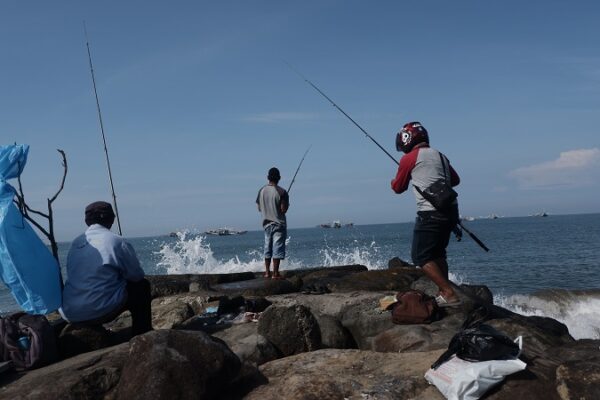 Menyukai hobi memancing? Berikut 5 pantai di Malang yang cocok untuk berburu ikan