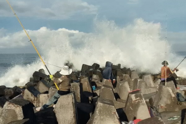 Spot Memancing di Pantai Lebak Selatan Tawarkan Sensasi Tak Tertandingi, Buat Pemancing Ketagihan